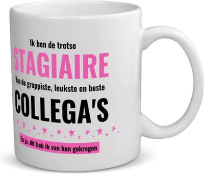 Akyol - ik ben de trotste stagiaire van de grappigste, leukste en beste collega's, en ja dit heb ik van hun gekregen mok met opdruk - Stagiair - de trotste stagiaire - collega's - werknemers - verjaardagscadeau - verjaardag - cadeau - afscheidscadeau