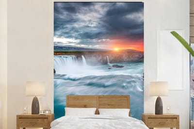 Behang - Fotobehang Waterval - Zonsondergang - Natuur - Water - Breedte 155 cm x hoogte 240 cm