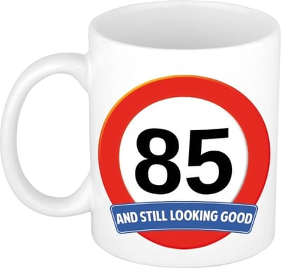 Koffie mok / cadeau beker - 85 jaar - verjaardag - still looking good - wit - stopbord - 300 ml - keramiek