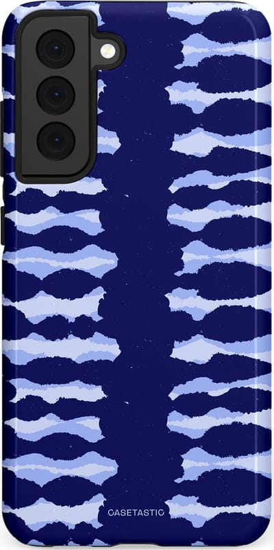 Casetastic Hoesje Geschikt voor Samsung S21 FE - Stijlvolle Beschermende Duo-layer Case - Golven in blauw