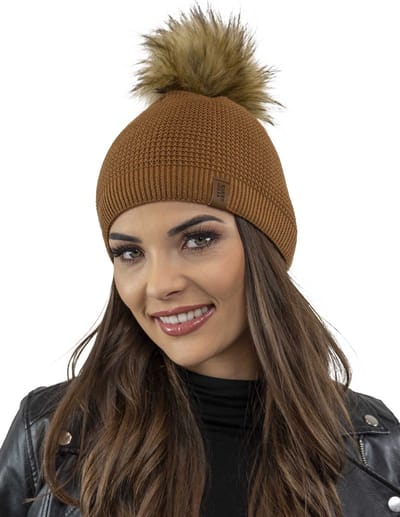 Vivisence Dames Wintermuts - Met Pompom Van Imitatiebont En Zachte Acrylbrei Voor Aangename Pasvorm - Warm Comfort Voor Koude Dagen En Minder Statisch Haar Ideaal Voor Dagelijks Gebruik En Geschenk - Bruin