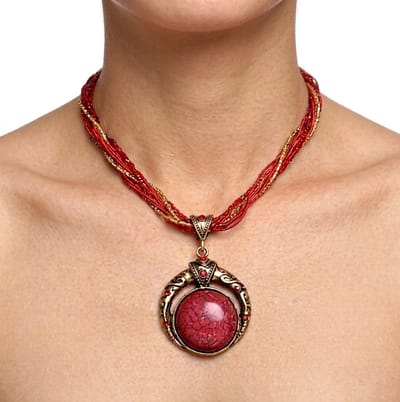 Rood-goudkleurige ketting met ronde hanger – ketting voor dames – vintage stijl – ketting met hanger