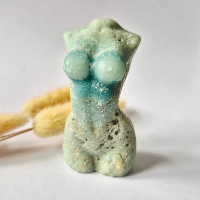 Caribbean Calciet vrouwenbeeldje 8 cm (#30) – handgeslepen edelsteen goddess carving