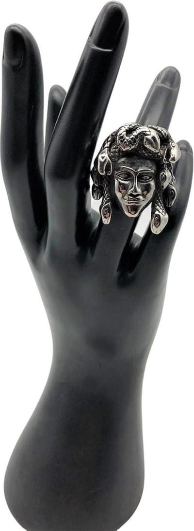 Medusa, Ring, Slangenkoningin, Versteend