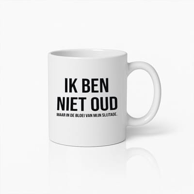 Grappige Nederlandse Tekst Mok 330 ml – “Ik Ben Niet Oud Maar In De Bloei Van Mijn Slijtage” Koffiemok – Humoristisch Cadeau voor Hem/Haar