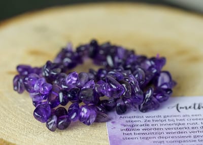 Amethist armband met split steentjes - Chip armband - edelstenen - Perfect cadeau voor vrouwen - Inclusief uitleg - Spiritueel - Amethyst - Stabiliteit - Balans - Harmonie - Rust - Beter slapen - 100% NATUURLIJK