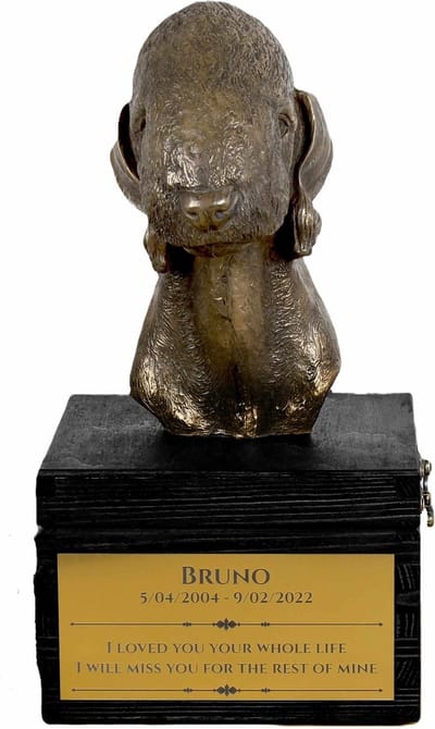 Urn met gravure en sculptuur van Bedlington Terrier hond