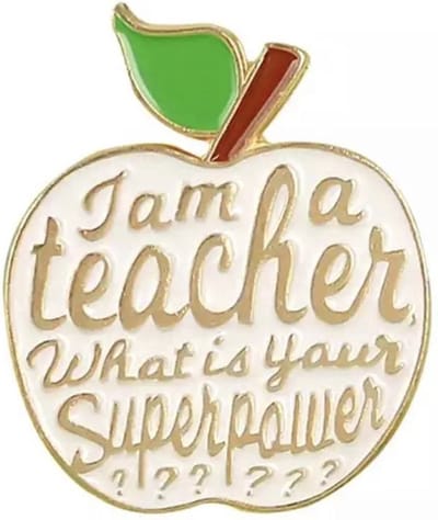 Akyol - Broche teachers - Broche- Zilverkleurig - Appel | Boek - Gift - Cadeau - juffendag cadeau - broche voor leraar - cadeau voor juf- afscheidscadeau leraar - kerst cadeau voor lerares -juffendag cadeau