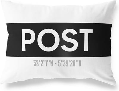 Tuinkussen POST - GRONINGEN met coördinaten - Buitenkussen - Bootkussen - Weerbestendig - Jouw Plaats - Studio216 - Modern - Zwart-Wit - 50x30cm