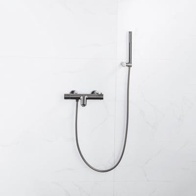 FugaFlow Eccelente Sobrado Badkamer Thermostatische badkraan met staafhanddouche, handdouchehouder en metalen doucheslang Gunmetal PVD