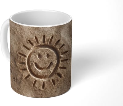 Mok - Koffiemok - Gezichtje - Zon - Zand - Getekend - Mokken - 350 ML - Beker - Koffiemokken - Theemok