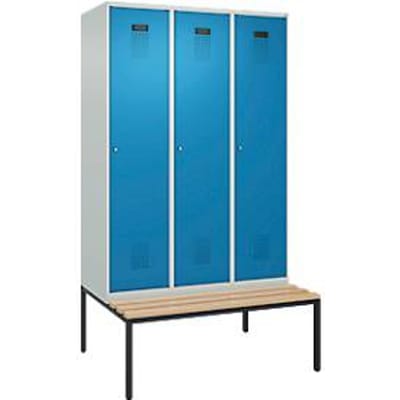 C+P Evolo Plus garderobekast, 3 vakken, 400 mm vakbreedte, met bank eronder, B 1200 x D 815 x H 2120 mm, cilinder, lichtgrijs/lichtblauw