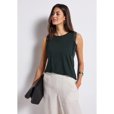 Top met gehaakte details