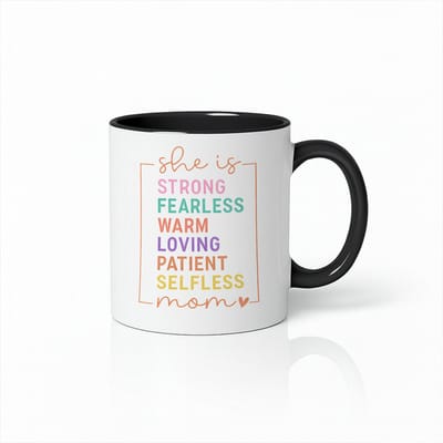 She Is Strong Fearless Warm Loving Mom Koffiemok - Inspirerend Moederdag Cadeau - Zwart/Wit - 330 ml