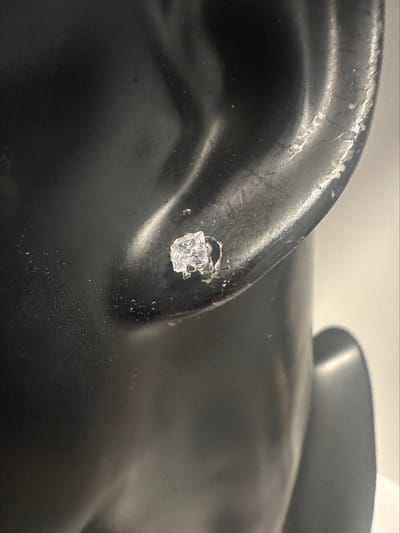 Kleine witte vierkante glazen zirkonia oorknopjes 0.5 cm doorsnee | Make up | Parfum | Moederdag | Verjaardagscadeau| Cadeautje| Valentijnsdag| Kado | sieraden | vaderdag | oorbellen | oorsieraden