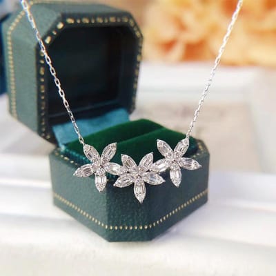 Huitan Exquisite Drie-bloemen Ketting voor Vrouwen Schitterende CZ Romantische Bruids Bruiloft Accessoires Mode Ketting Feest Sieraden black