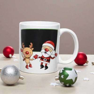 Kerst Krijtmok met Dansende Kerstfiguren - Vrolijke keramieken mok