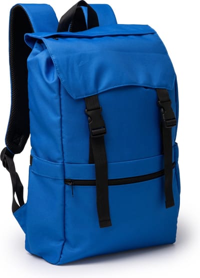 Blauwe Rugzak met flap gemaakt van 600D RPET. Flap met verstelbare sluitingen. Hoofdvak met binnenvak voor 15" laptop.
