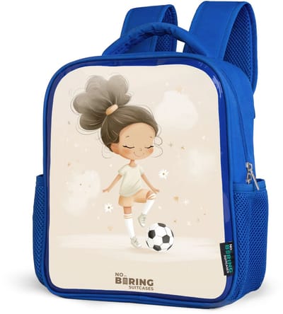NoBoringSuitcases.com® - Rugzak blauw - Schooltas jongens - Meisje met een voetbal in beige kleuren - Kinder rugtas jongen - Boekentas kind - Kinderrugzak voor school - Schoolrugzak