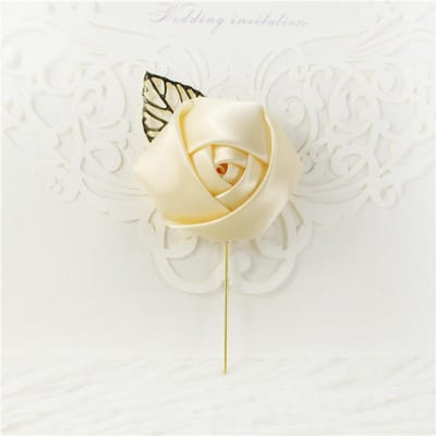 Boutonnière en soie Rose Flore Homme Corsage Pins Boutonnière de marié Homme Témoin de mariage Feuilles dorées Boutonnière de mariage Fleur Bal