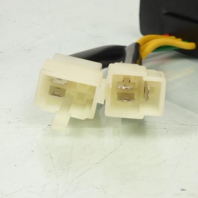 Régulateur redresseur de tension origine pour Scooter Peugeot 50 Kisbee 4T 2018 à 2020 1179073400 / 2003177100 / SMST110AF-17N Neuf