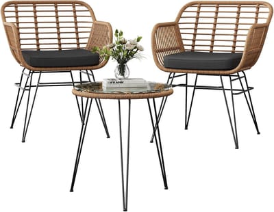 Luxe 3-delige Balkonset voor 2 Personen - Polyrattan Tuinset - Inclusief Comfortabele Kussens en Bijzettafel met Glasplaat - Weerbestendig & Verstelbare Poten - bruin