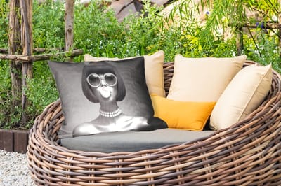 Buitenkussens - Tuin - Vrouw - Zwart Wit - Ketting - Zonnebril - 50x30 cm