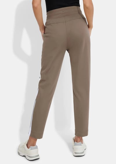 Vrijetijdsbroek met glitterstrepen - taupe - Gr. 44 van Goldner Fashion