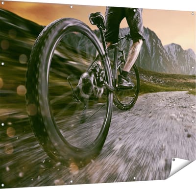 Gards Tuinposter Moutainbike Fietser in de Bergen - 150x120 cm - Tuindoek - Tuindecoratie - Wanddecoratie buiten - Tuinschilderij