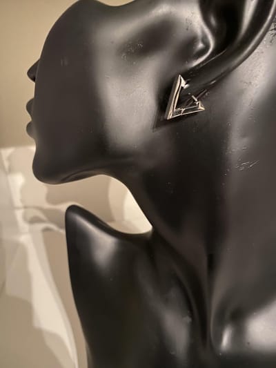 Mannen 3 hoek oorbel| Make up | Parfum | Moederdag | Verjaardagscadeau| Cadeautje| Valentijnsdag| Kado | sieraden | vaderdag | oorbellen | oorsieraden