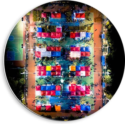 KuijsFotoprint - Schilderij - Groot Feest Bovenaf Gefotografeerd - Groen, Blauw En Rood - 40 X 40 Cm