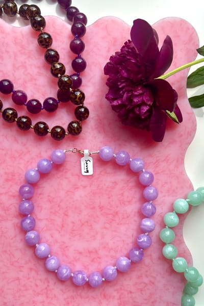 Ketting - colour stone necklace - paarse statement ketting met ronde kralen - ketting - statement ketting - ketting met kralen -kralenketting - lila ketting - purple necklace - lange ketting - schakelketting -ciao ketting