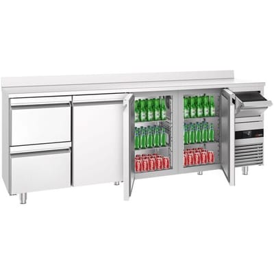 GGM Gastro Bar- & Getränkekühltisch PREMIUM - 2690x600mm - mit 3 Türen, 2 Schubladen, Aufkantung & Ausklopfer für Kaffee Zilver