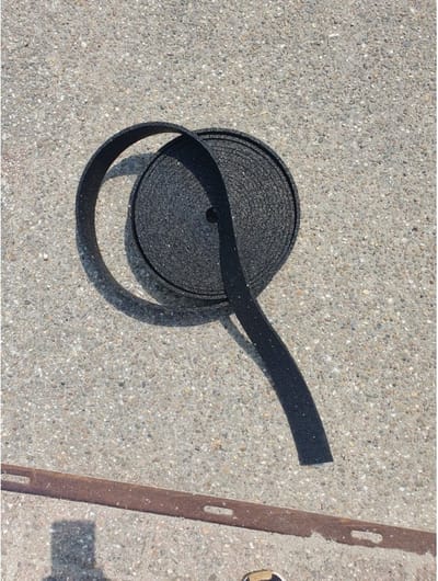 Granulaat rubber op rol - Zonnepaneel rubber - Strook 50mm x 10 mm - 10 Meter op rol - Geluiddempend - Isolerend - 100% gerecycled rubber