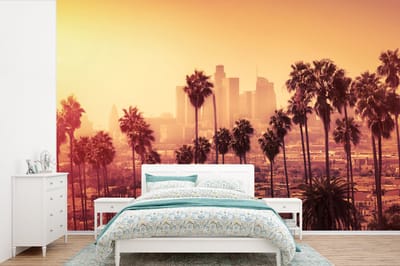 Behang - Fotobehang Palmboom - Skyline - Zonsondergang - Architectuur - Breedte 600 cm x hoogte 400 cm