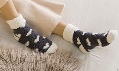 Fluffy dames sokken - huissokken - grijs - leuke print hart - hartjes - maat 36-40 - cadeau - voor haar - kerstcadeau - warme sokken - extra zacht