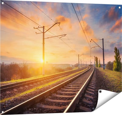 Gards Tuinposter Rails Spoorweg bij Zonsondergang - 100x80 cm - Tuindoek - Tuindecoratie - Wanddecoratie buiten - Tuinschilderij