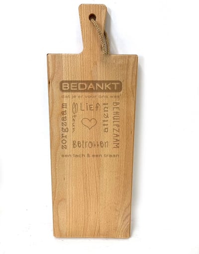 Grote borrelplank / snijplank met tekst gravure : BEDANKT DAT JE ER VOOR ONS WAS. Cadeau-bedankje-special iemand. Het formaat is 20x56cm excl. handvat.