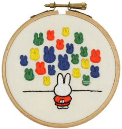 Pako compleet borduurpakket - Nijntje in het museum - Dick Bruna -geprinte stof - 196.001 - inclusief borduurring DIY kit
