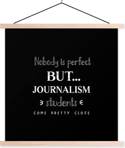 Posterhanger incl. Poster 40x40 cm - Schoolplaat - Quotes - Journalistiek - Studenten - Media - Textielposter - Blanke latten