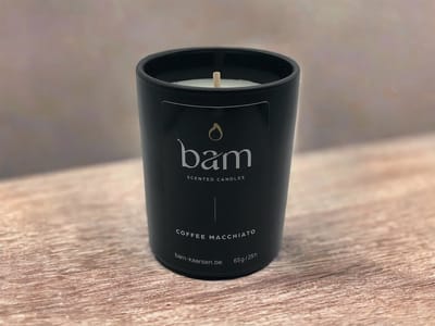 BAM Coffee Macchiato Mini Geurkaars – Black Collection Small – 25 Branduren – 65 g – Zonnebloemwas – Vegan - koffie