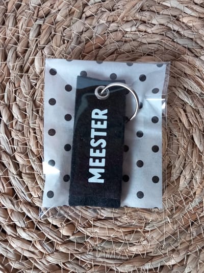 Vilten sleutelhanger meester- MIEkinvorm- Cadeautje voor de meester- Einde schooljaar- Zwarte sleutelhanger