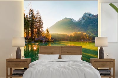 Behang - Fotobehang Meer - Bos - Bergen - Natuur - Zon - Landschap - Breedte 240 cm x hoogte 240 cm