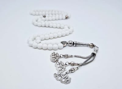 Handgemaakte tesbih "Tasbih" natuursteen "Mat Witte agaat" - Aantal kralen 99 - Diameter kralen 8MM - met metaal tassel "La alih ala allah" - Een mooi cadeau-idee