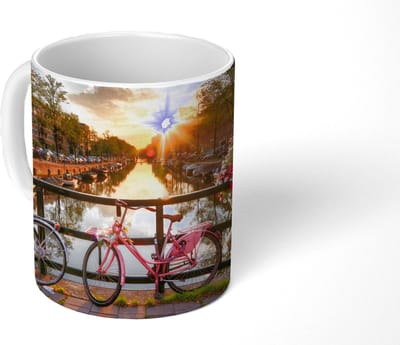 Mok - Koffiemok - Amsterdam - Bloemen - Brug - Fiets - Zonsondergang - Mokken - 350 ML - Beker - Koffiemokken - Theemok