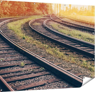 Gards Tuinposter Rails Spoorwegen naast Elkaar - 150x120 cm - Tuindoek - Tuindecoratie - Wanddecoratie buiten - Tuinschilderij