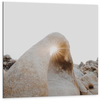 Dibond - Bruine Rots met Zonsondergang - 100x100cm Foto op Aluminium (Wanddecoratie van metaal)