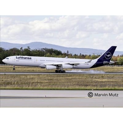 Revell Modelbouwpakket Vliegtuigen - 03803 Airbus A340-300 -Lufthansa- New Livery - Vliegtuig Plastic - 1:144 - Modelbouw