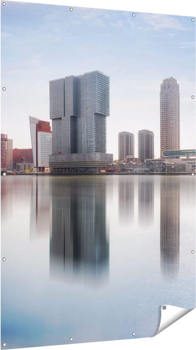 Gards Tuinposter Rotterdamse Skyline met de Erasmusbrug - 120x180 cm - Tuindoek - Tuindecoratie - Wanddecoratie buiten - Tuinschilderij