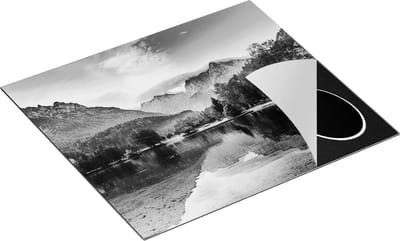 Chefcare Inductie Beschermer Meer in de Bergen met een Geit Standbeeld - Zwart Wit - 60x50 cm - Afdekplaat Inductie - Kookplaat Beschermer - Inductie Mat